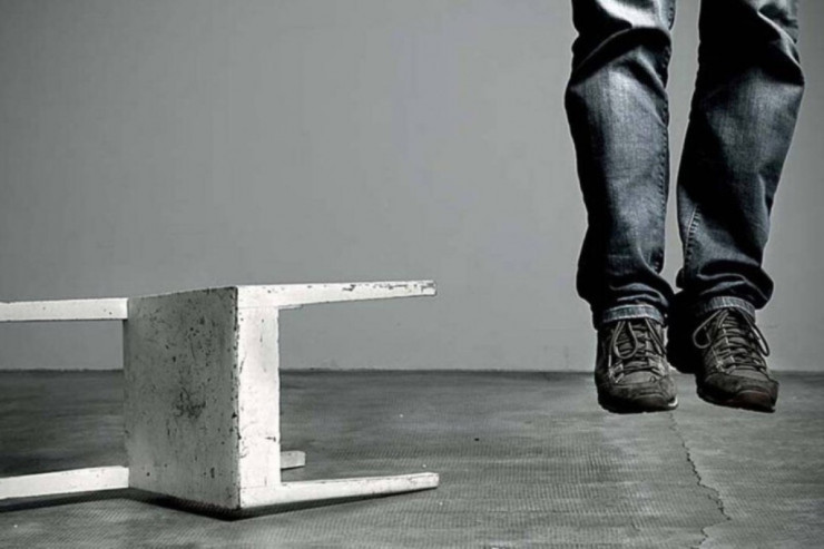 Masallıda  DƏHŞƏT:   Ailəsi 40 yaşlı kişinin asılmış meyitini tapdı 