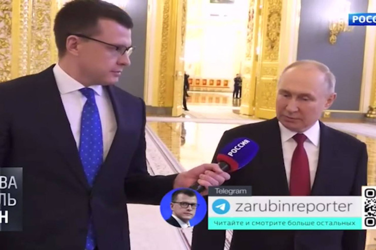 Putin qiyam günü Kremldə belə işlədi - VİDEO 