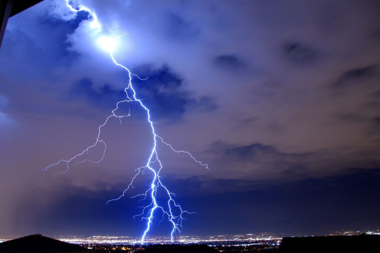 İldırım heyvan otaran şəxsi vurdu