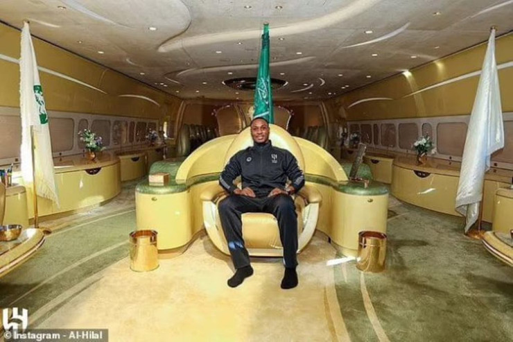 "Mançester Yunayted"in keçmiş hücumçusu  lüks təyyarəni   göstərdi