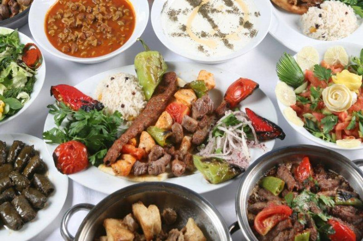 Bayramda necə qidalanmalıyıq? –  MÜTƏXƏSSİS AÇIQLADI 