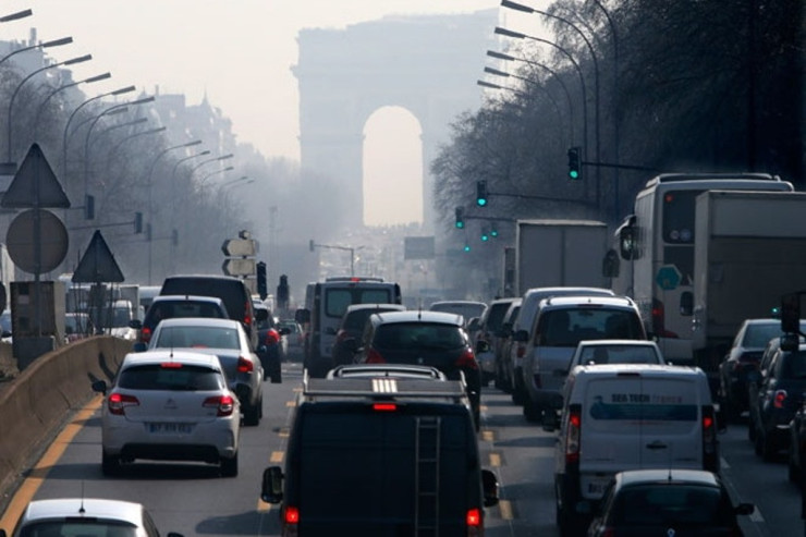 Etirazlara görə Fransada ictimai nəqliyyatın hərəkəti dayandırılır 