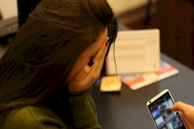 Bakıda 19 yaşlı qızı şəkilləri ilə ŞANTAJ ETDİLƏR 