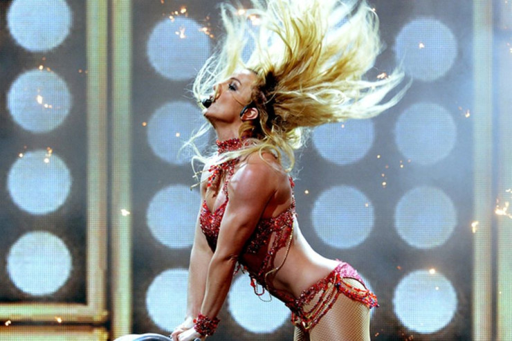 Məşhur müğənni evini satıb  ziyana düşdü 