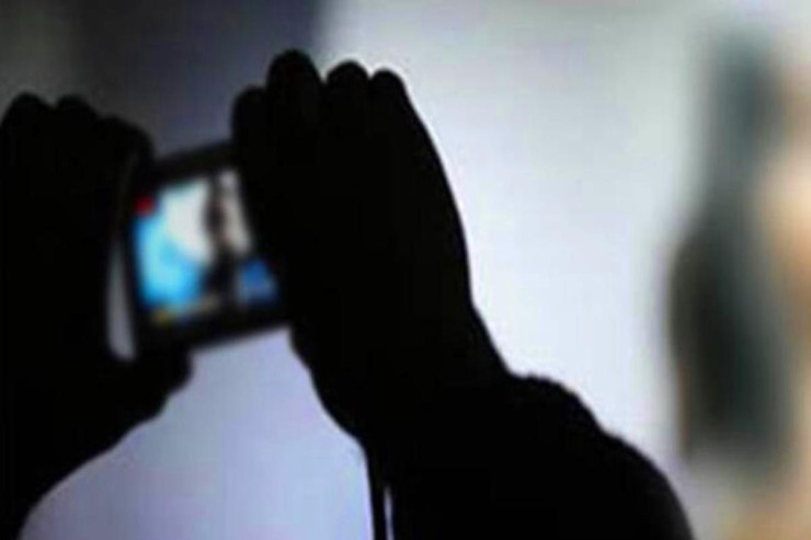 Bakıda  44 yaşlı   kişini şəkilləri ilə şantaj etdilər