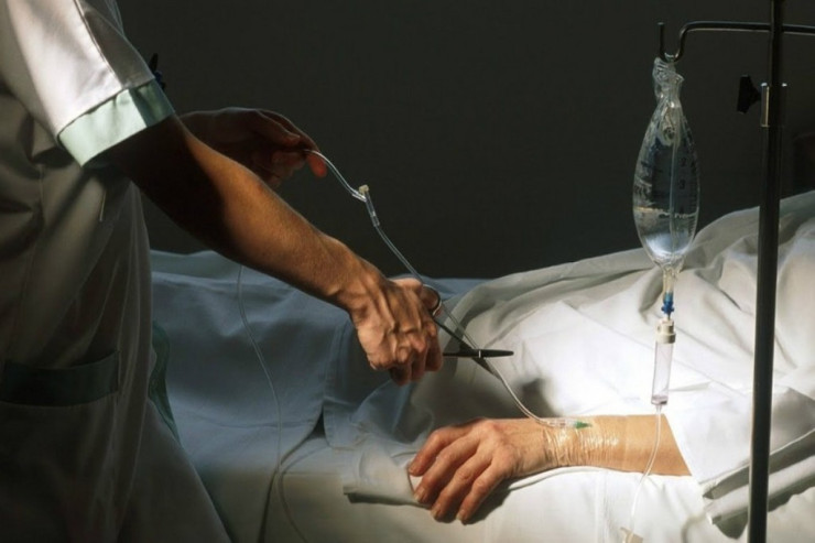 Uşaqlarının qatili olan ana intihar edə bilmədi:  Görün necə öldürüldü? 