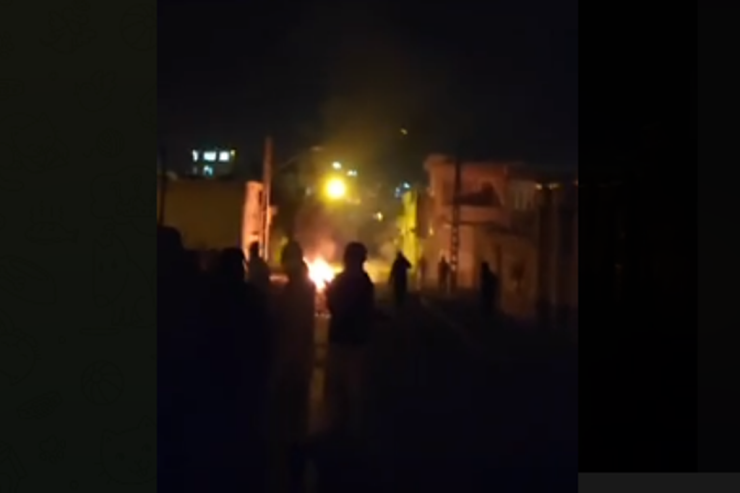 İranda gənclər yenidən ayağa qalxdı  - VİDEO 