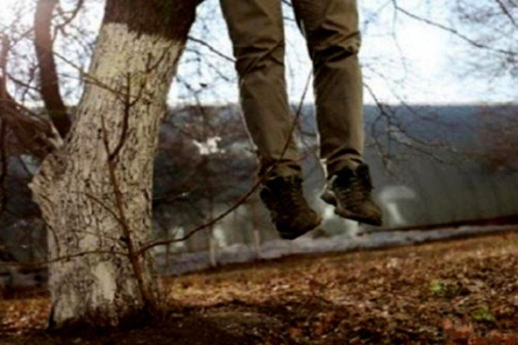 Azərbaycanda ŞOK İNTİHAR:  Piyadanı vurub özünü asdı 