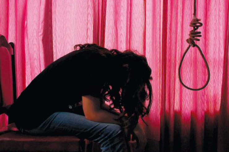 Azərbaycanda 21 yaşlı qız 8 Mart günü özünü asdı 