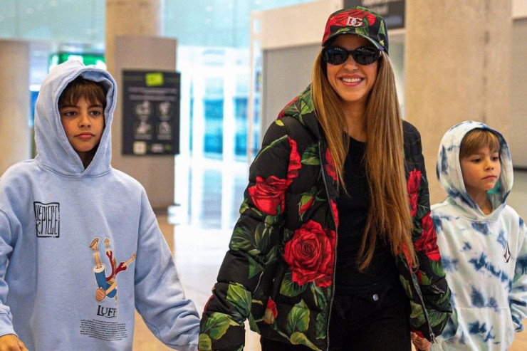 Şakiranın özü boyda oğlanları - FOTO 