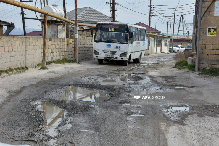 Bir küçədən ibarət 100 minlik qəsəbə: Minlərlə sənədsiz ev, darmadağın yollar, su cinayəti 