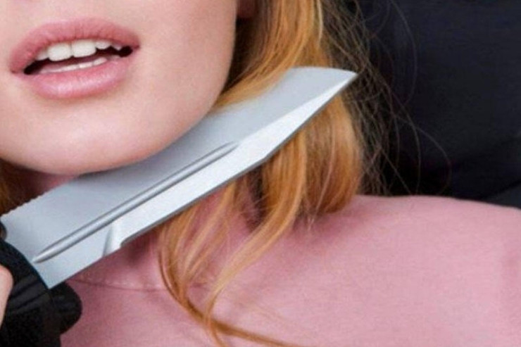 Keçmiş sevgilisinin boğazını kəsdi