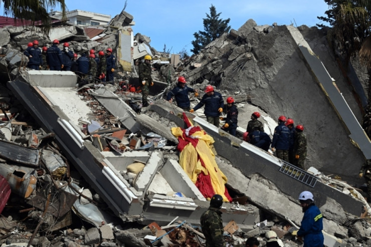 Türkiyədə zəlzələdə ölənlərin sayı 48 minə   çatır