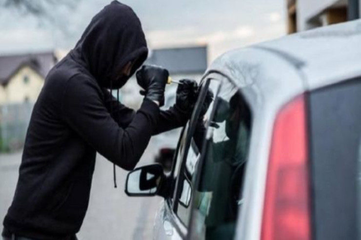 Bakıda 3700 manatlıq  oğurluq edildi