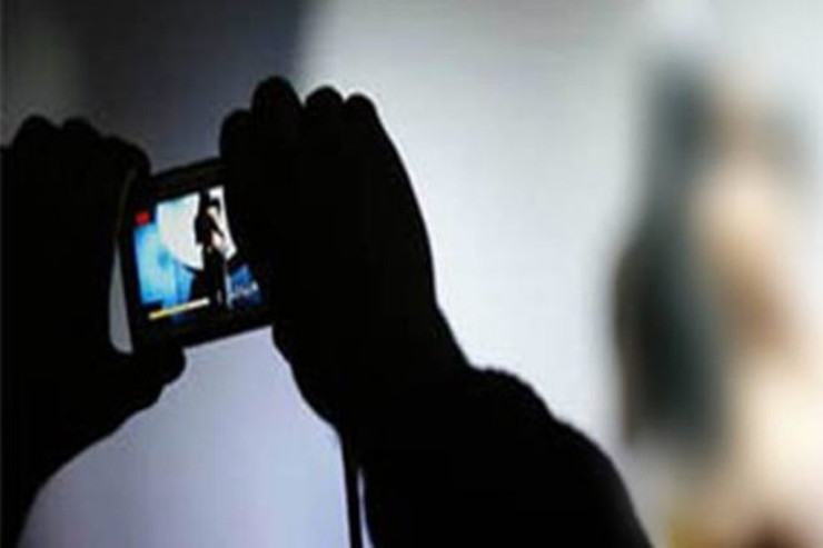 Azərbaycanda gənc oğlanı şəkilləri ilə  şantaj etdilər 