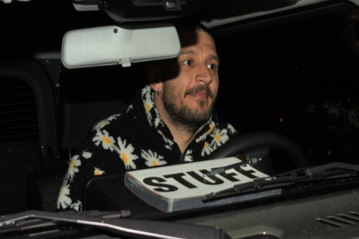 Tanınmış aktyor  müxbirlərin üstünə   mühafizəçiləri göndərdi 