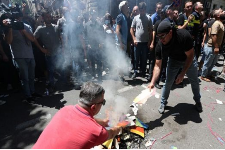 Gürcüstanda  Avropa Birliyinin   bayrağı yandırıldı