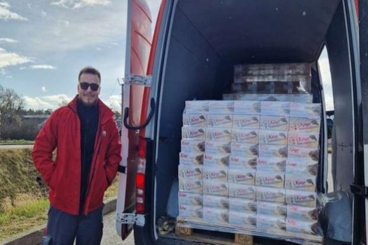 Qapıçı müdafiəçiyə  700 kilo şokolad   göndərdi - SƏBƏB