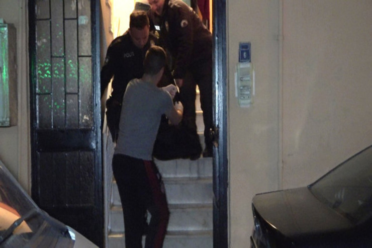 DƏHŞƏT:   Arvad ərini ürəyindən bıçaqladı