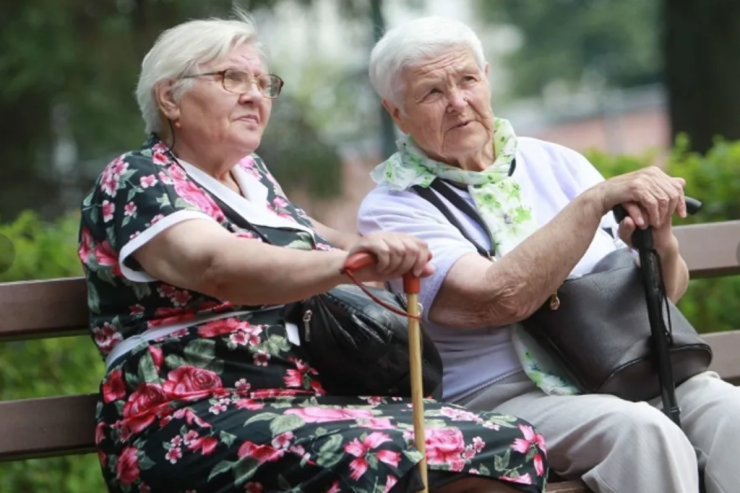 Təqaüdçü qadınlar isti havaya görə  hökuməti məhkəməyə verdi 