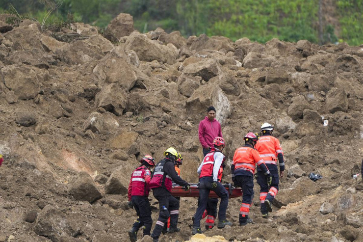 Torpaq sürüşdü, 14 nəfər öldü