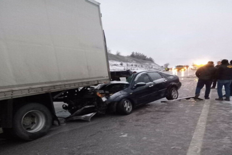 Zəncirvari yol qəzası oldu, xeyli sayda yaralı var