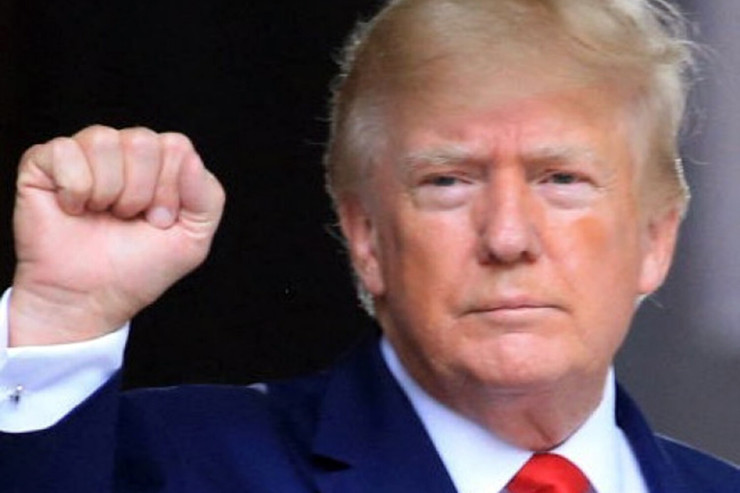 Tramp 30-dan artıq biznes fırıldağında ittiham olunur