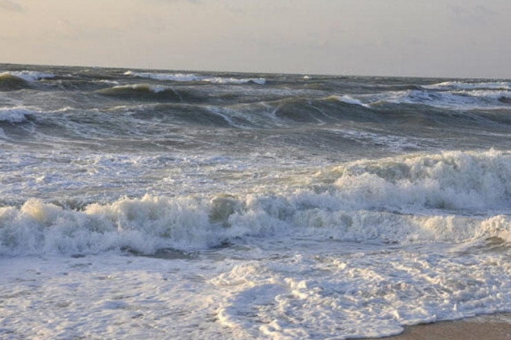 Bu göldə insan istəsə belə bata bilmir - VİDEO 