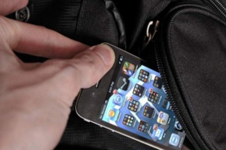 Qadının telefonunu oğurlayıb, ərini görüşə çağırdı