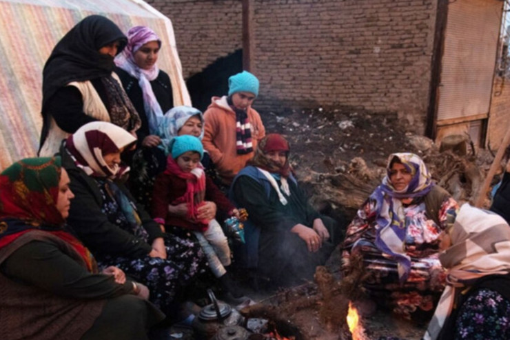 Xoydakı soydaşlarımız FƏRYAD EDİR:   "Dörd aydır küçədə yatırıq"