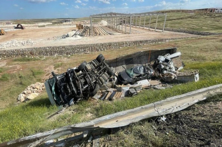 TIR-la minik maşını toqquşdu:  6 ölü 