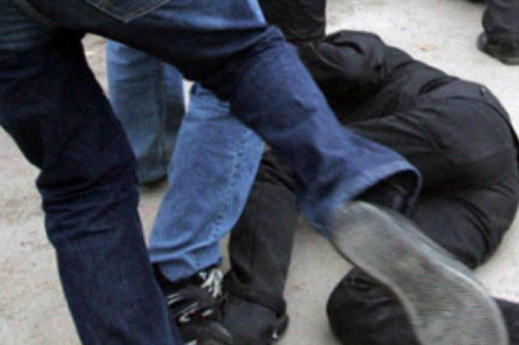 Bakıda bir qrup şəxs kişini döyüb 8512 manatını aldılar