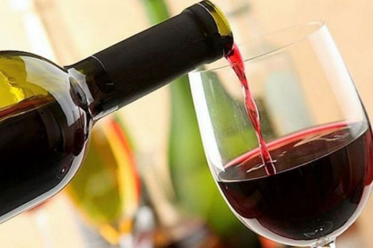 Cəngəllikdə azan qadın bir şüşə şərabla  SAĞ QALDI 