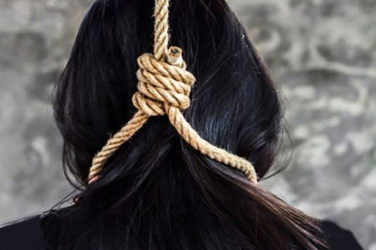 Bakıda qadın özünü asdı