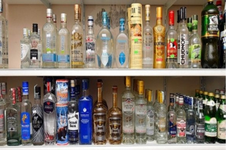 Azərbaycanda  görülməmiş OLAY:   100 min manatlıq araq alıb, pulunu vermədi