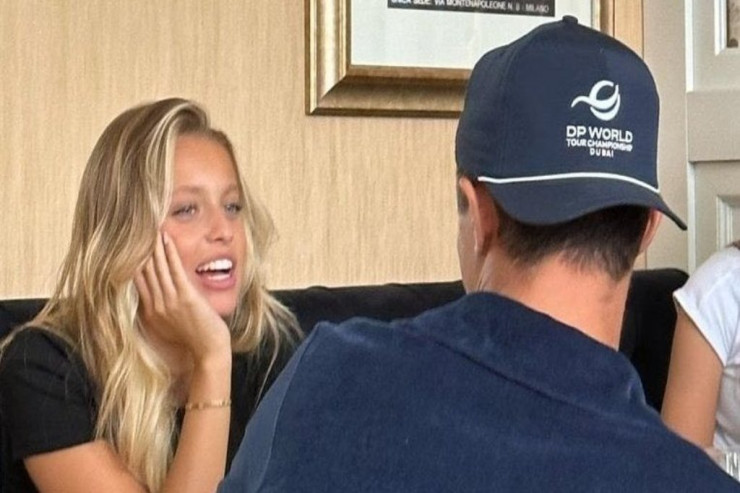  Futbolçunun sevgilisi   “Formula-1”in sürücüsü ilə yaxalandı