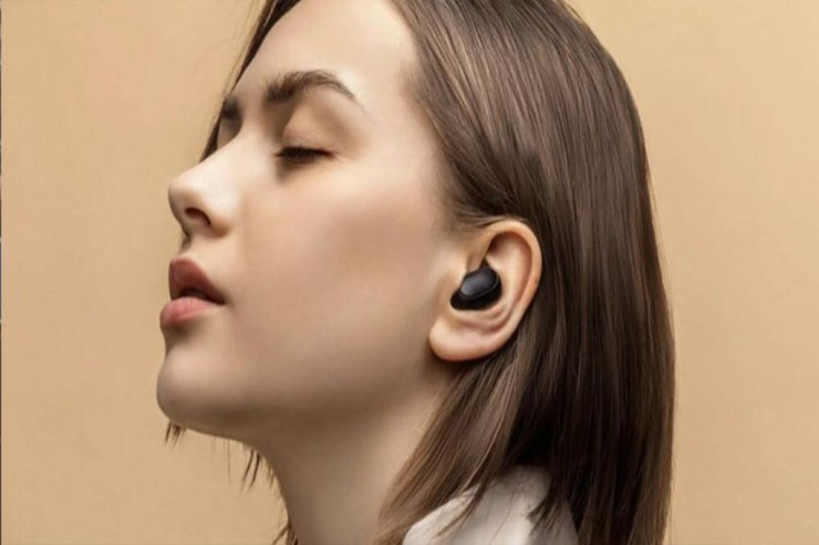 Simsiz qulaqlıqların TƏHLÜKƏSİ:  Yanır və partlayır