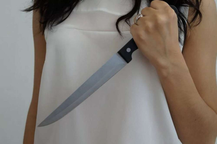 13 yaşlı qızlar  bıçaqla quldurluq etdilər