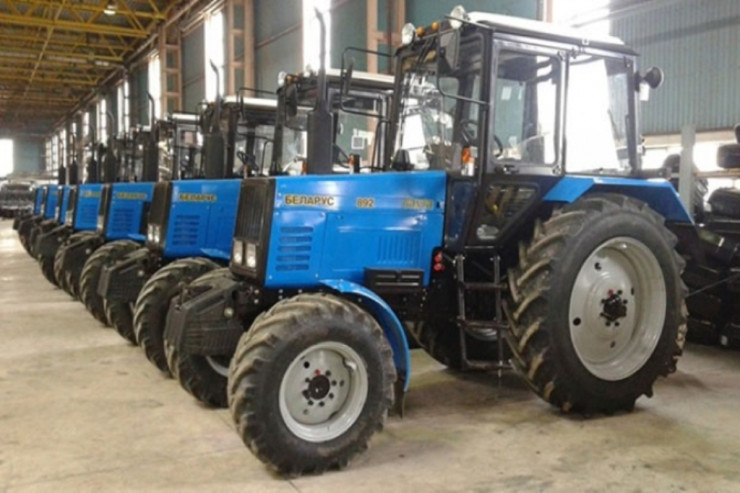 Azərbaycanın bu kəndində hamı traktor sürür - VİDEO 