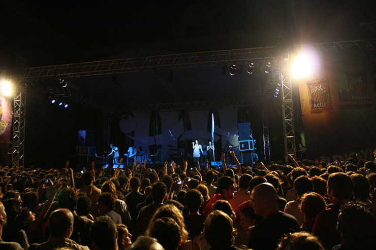 Məşhur müğənni konsertində  bahalı yerlərə   bilet satılmasını istəmir - SƏBƏB