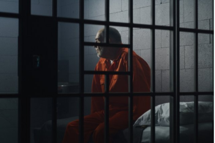 Qəddar qatil həbsxanadan buraxıldı –  Çox yediyinə görə 