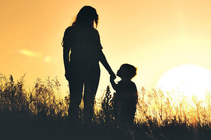 Ana azyaşlı oğlunu öldürüb intihar etdi 