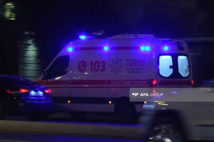 Bakıda piyadanı vuran motosiklet sürücüsü xəsarət aldı-FOTO 