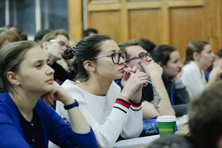 Tələbə qızlar ana olsun deyə deputatdan ŞOK TƏKLİF 