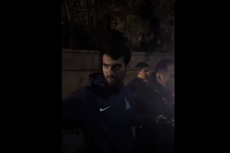 Mahirin mühafizəçisi uşaqlara imkan vermədi - VİDEO 