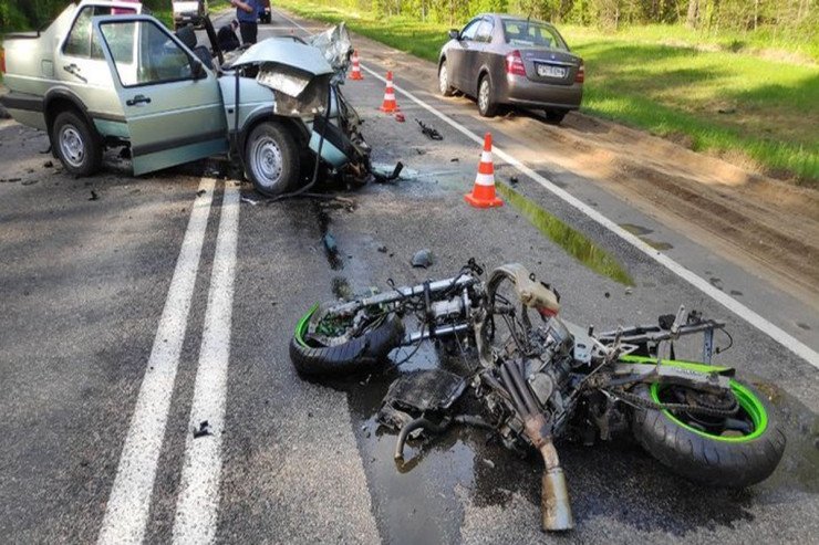 Saatda 300 km sürətlə  qəza törədən motosikletçi sağ qaldı - MÖCÜZƏ 