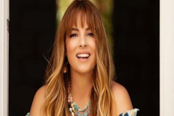 Məşhur aktrisa  iti ilə   rəqs etdi -  VİDEO 