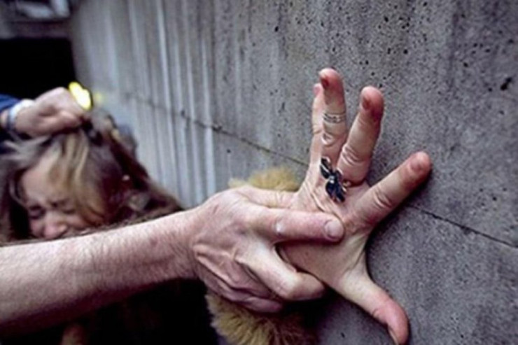 81 yaşlı qadını  zorladı, vəhşicəsinə   öldürdü