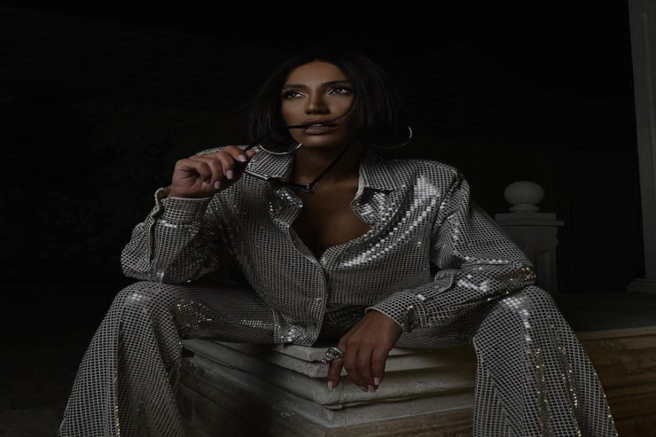 Röyanın veridiyi pozlar marağa səbəb oldu 