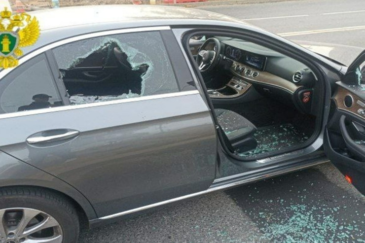 İşıqforda dayanan “Mersedes”in  sürücüsünü güllələyib   200 min dollarını apardılar